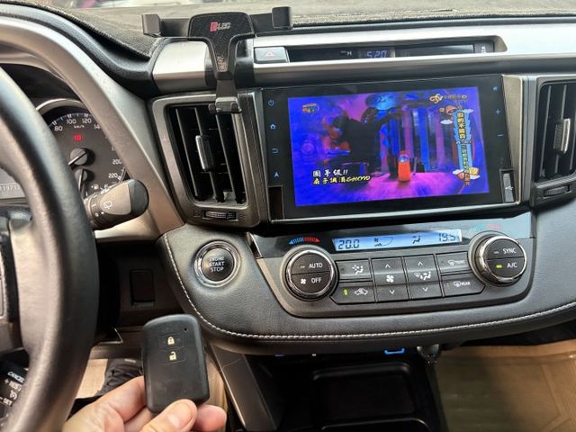 小改款.I key.衛星導航.倒車顯影.駕駛座電動椅.定速.LED頭燈.漂亮.車況優.  第8張相片