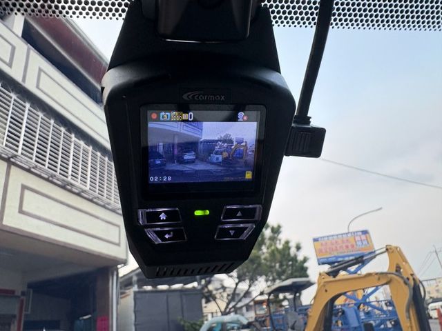 小改款.I key.衛星導航.倒車顯影.駕駛座電動椅.定速.LED頭燈.漂亮.車況優.  第9張相片