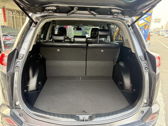 小改款.I key.衛星導航.倒車顯影.駕駛座電動椅.定速.LED頭燈.漂亮.車況優.  第13張相片