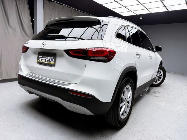 M-BENZ賓士 GLA180  第6張相片