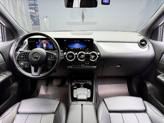 M-BENZ賓士 GLA180  第9張相片