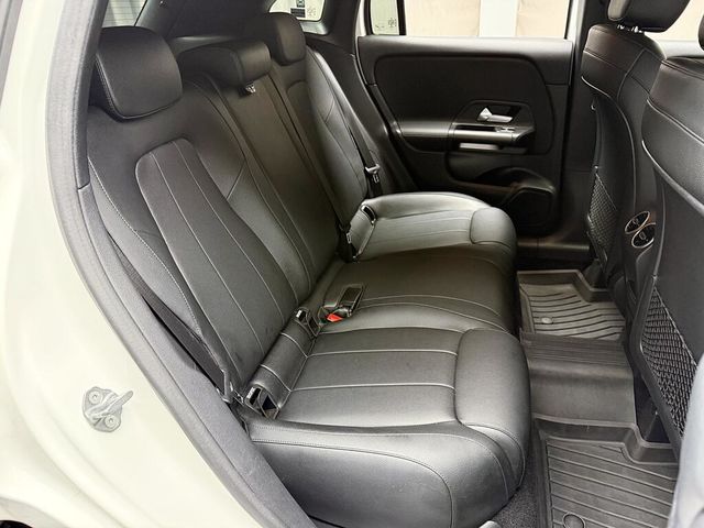 M-BENZ賓士 GLA180  第14張相片