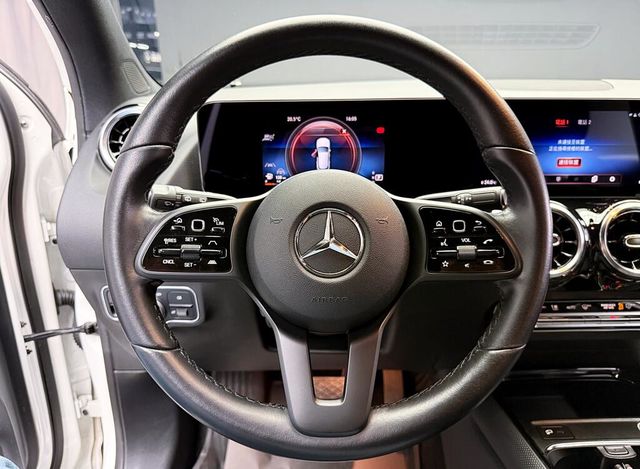 M-BENZ賓士 GLA180  第15張相片