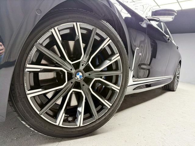 BMW寶馬 740I  第8張相片