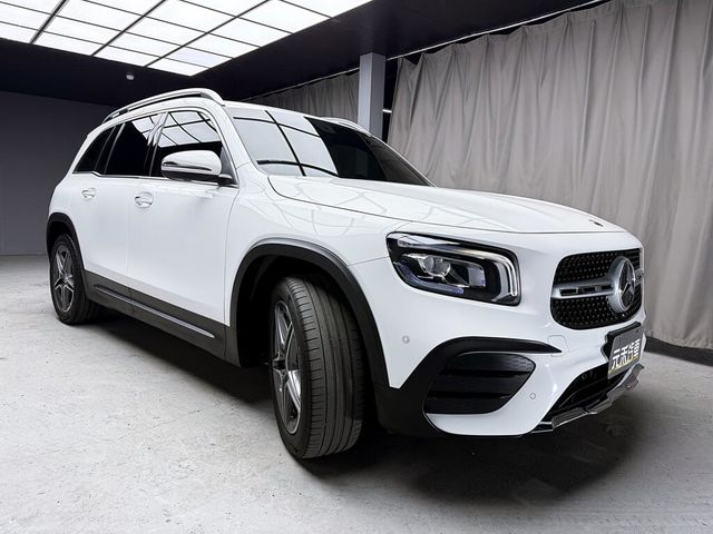 M-BENZ賓士 GLB200  第3張相片