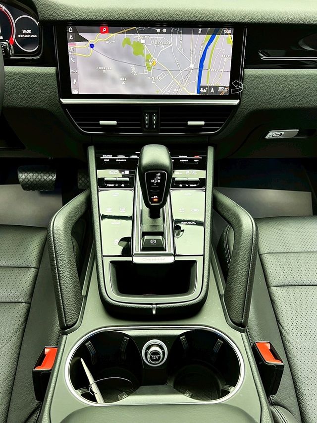 PORSCHE保時捷 CAYENNE  第16張相片