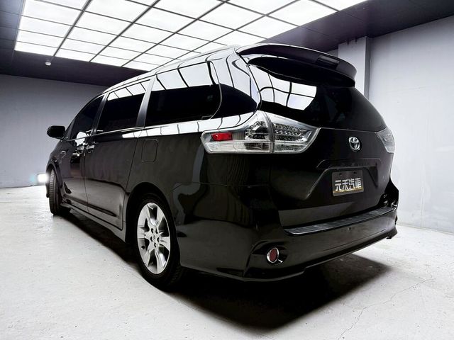 TOYOTA豐田 SIENNA  第4張相片