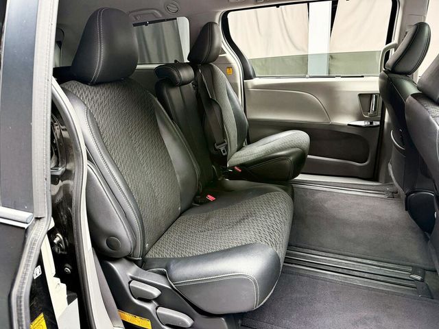 TOYOTA豐田 SIENNA  第14張相片
