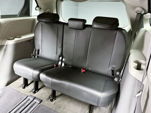 TOYOTA豐田 SIENNA  第15張相片