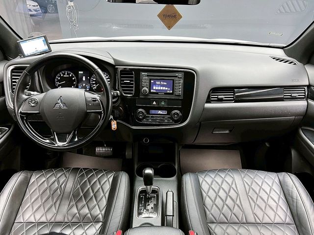 MITSUBISHI三菱 OUTLANDER  第9張相片