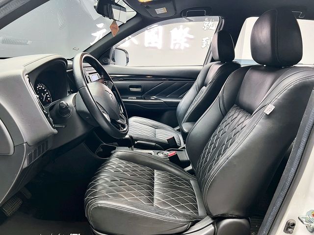 MITSUBISHI三菱 OUTLANDER  第11張相片