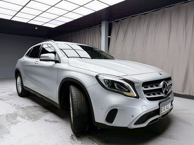 M-BENZ賓士 GLA180  第3張相片