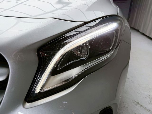 M-BENZ賓士 GLA180  第7張相片