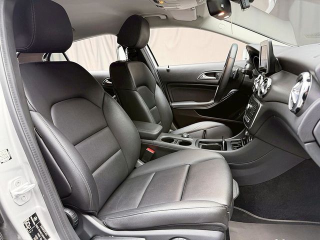 M-BENZ賓士 GLA180  第12張相片