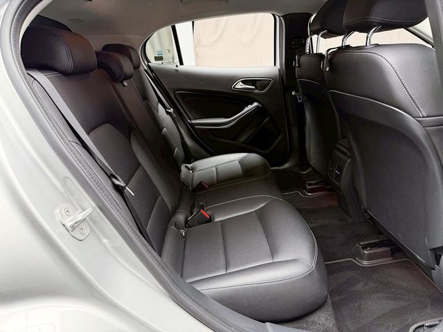 M-BENZ賓士 GLA180  第14張相片