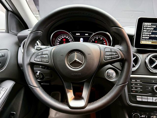 M-BENZ賓士 GLA180  第15張相片