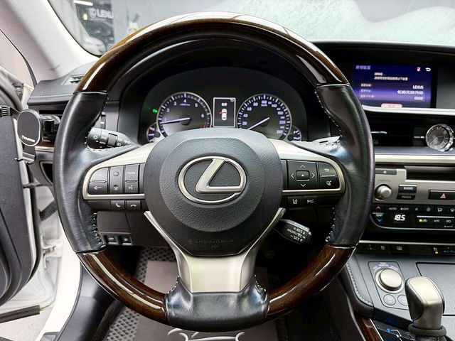 LEXUS凌志 ES200  第15張相片