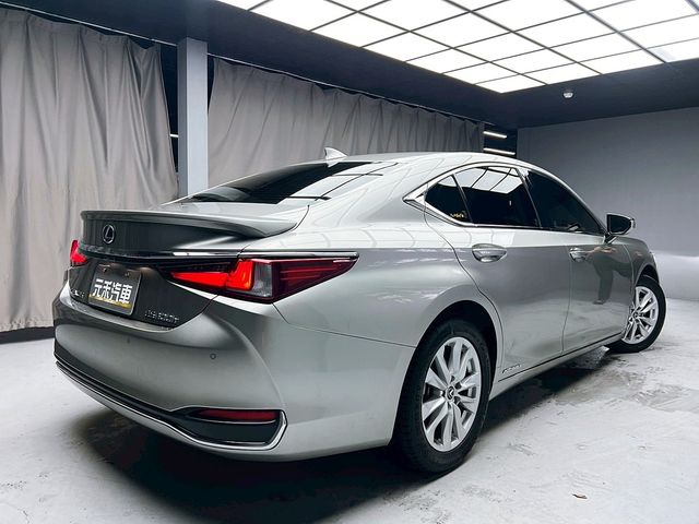 LEXUS凌志 ES300H  第6張相片