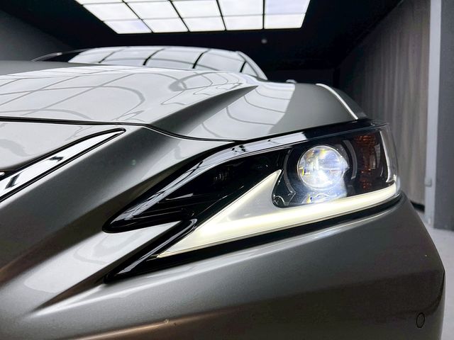 LEXUS凌志 ES300H  第7張相片