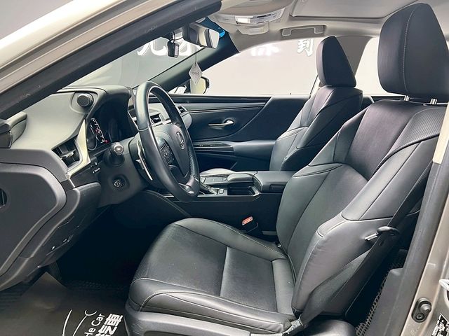 LEXUS凌志 ES300H  第11張相片