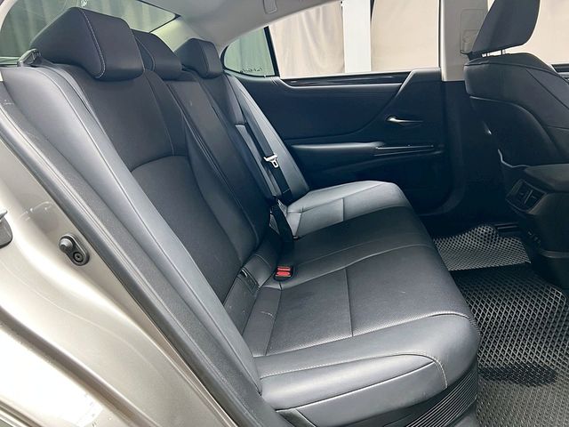 LEXUS凌志 ES300H  第14張相片