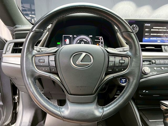 LEXUS凌志 ES300H  第15張相片