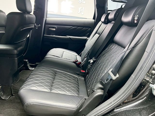 MITSUBISHI三菱 OUTLANDER  第13張相片