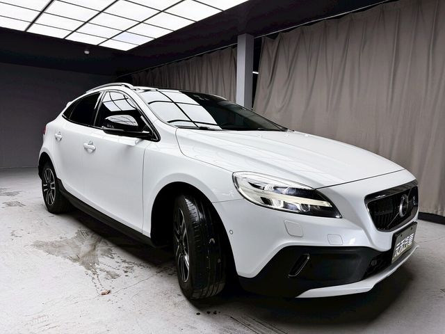 VOLVO富豪 V40 CROSS COUNTRY  第3張相片