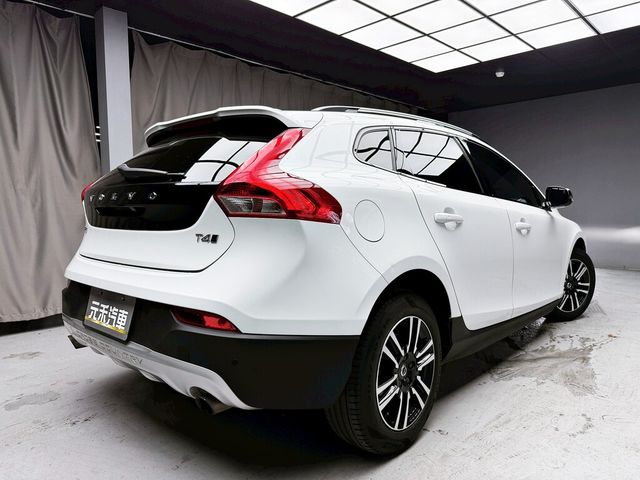VOLVO富豪 V40 CROSS COUNTRY  第6張相片