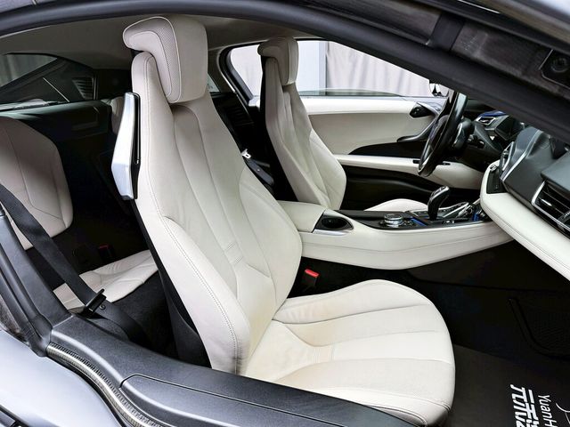 BMW寶馬 I8  第12張相片