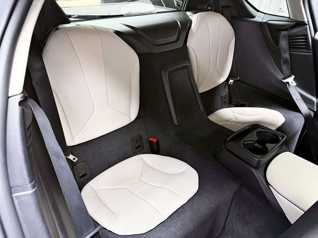 BMW寶馬 I8  第13張相片