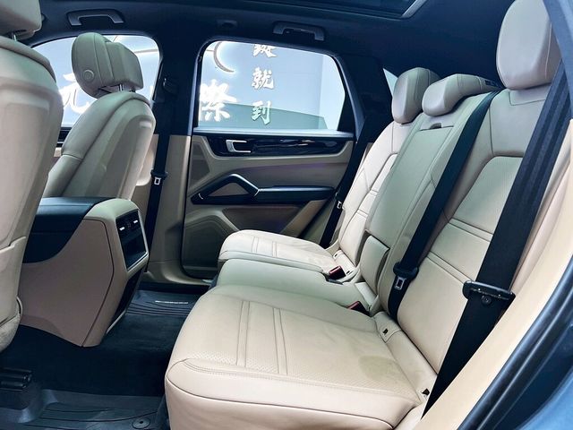 PORSCHE保時捷 CAYENNE  第13張相片
