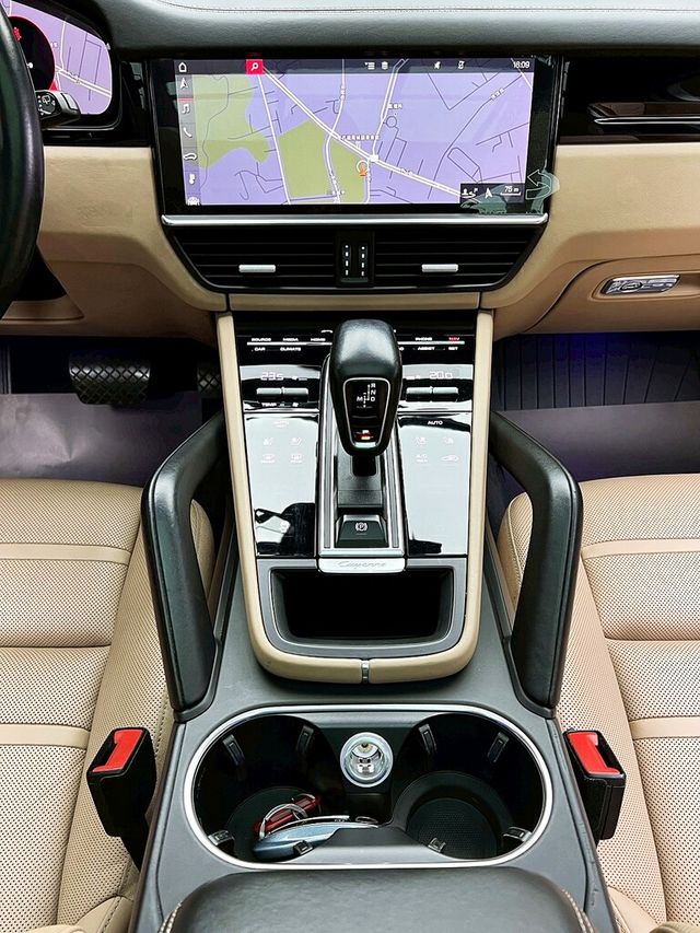 PORSCHE保時捷 CAYENNE  第16張相片