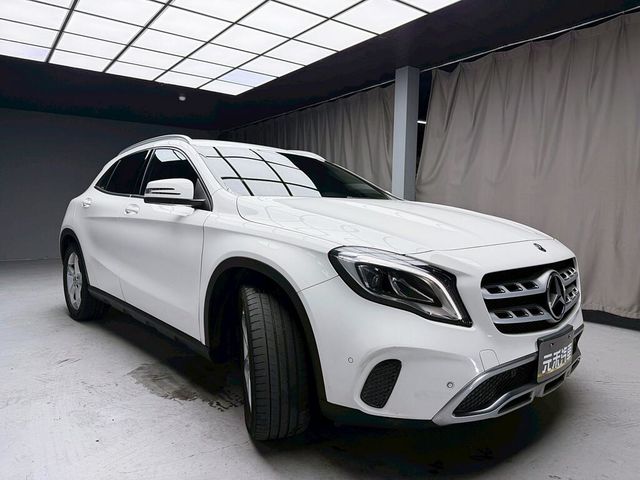 M-BENZ賓士 GLA200D  第3張相片