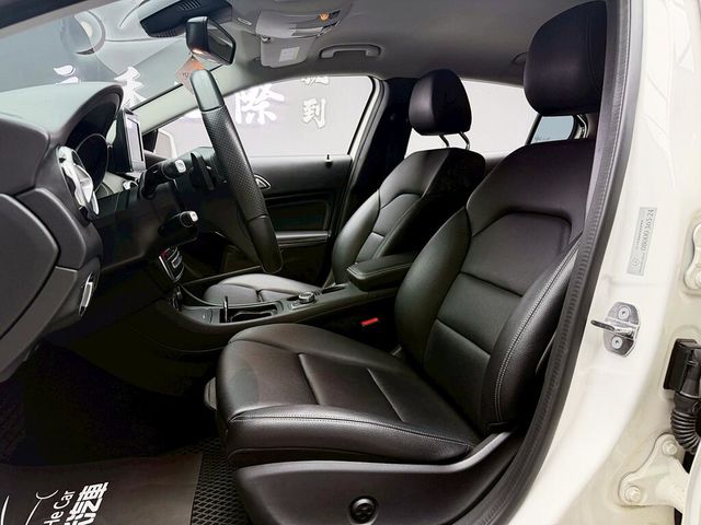 M-BENZ賓士 GLA200D  第11張相片