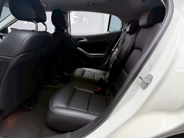 M-BENZ賓士 GLA200D  第13張相片