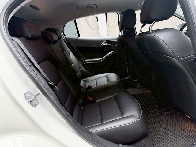 M-BENZ賓士 GLA200D  第14張相片