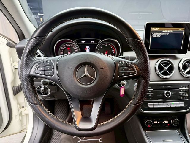 M-BENZ賓士 GLA200D  第15張相片