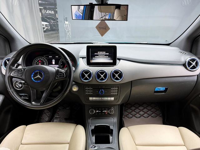 M-BENZ賓士 B180  第9張相片