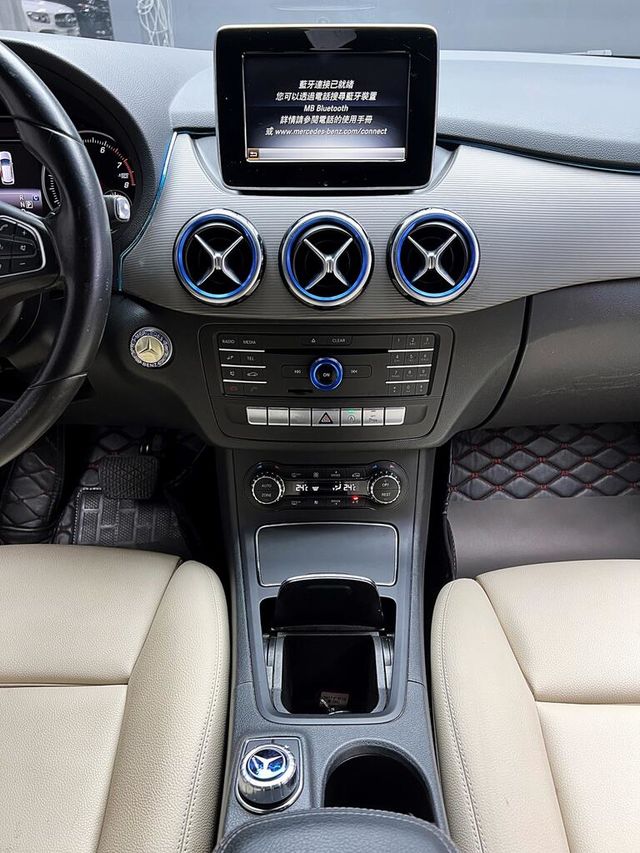 M-BENZ賓士 B180  第16張相片