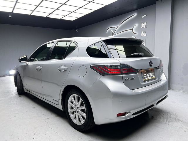 LEXUS凌志 CT200H  第4張相片