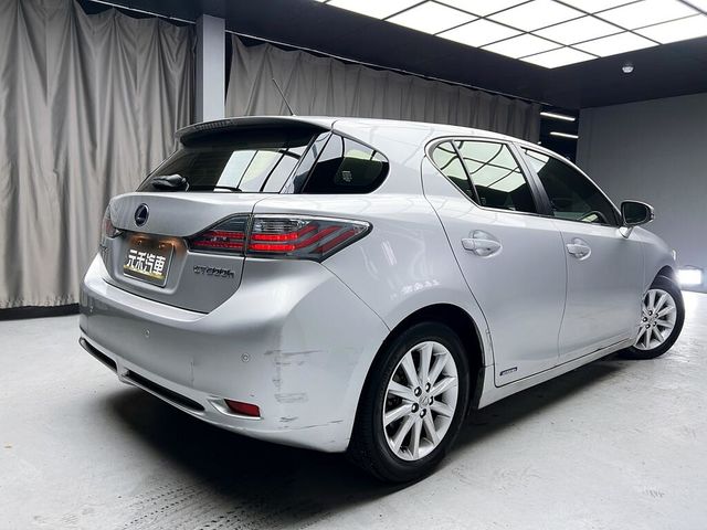 LEXUS凌志 CT200H  第6張相片