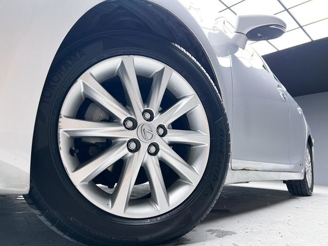 LEXUS凌志 CT200H  第8張相片