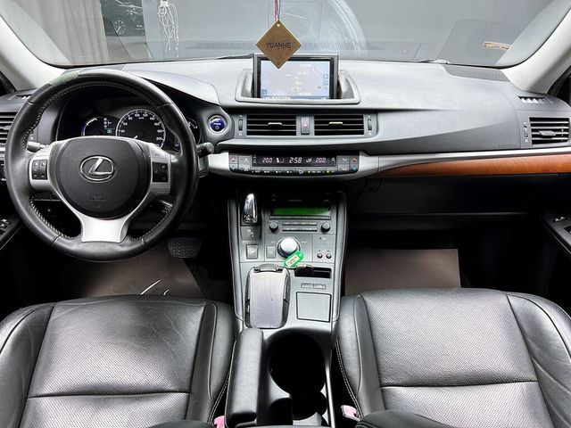 LEXUS凌志 CT200H  第9張相片