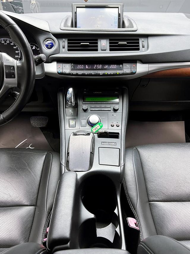 LEXUS凌志 CT200H  第16張相片