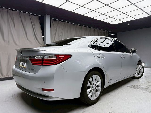 LEXUS凌志 ES300H  第6張相片