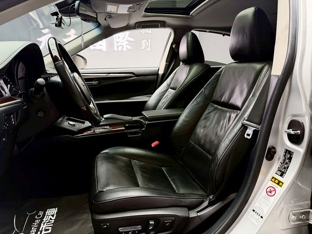 LEXUS凌志 ES300H  第11張相片