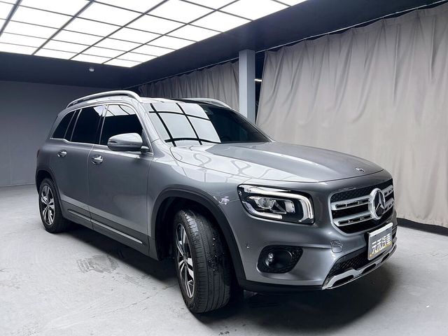 M-BENZ賓士 GLB250  第3張相片