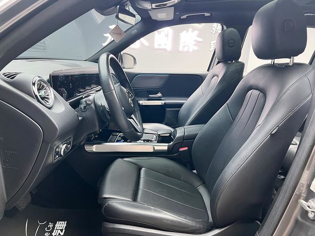 M-BENZ賓士 GLB250  第11張相片