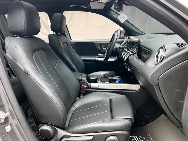 M-BENZ賓士 GLB250  第12張相片